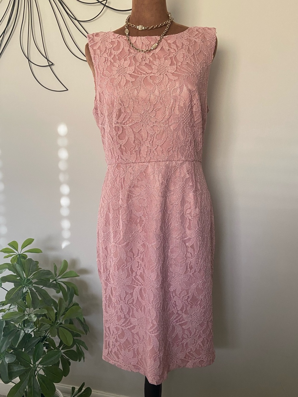 Le Château Pink Floral Lace Sheath Dress - Sleeveless Cocktail size Medium